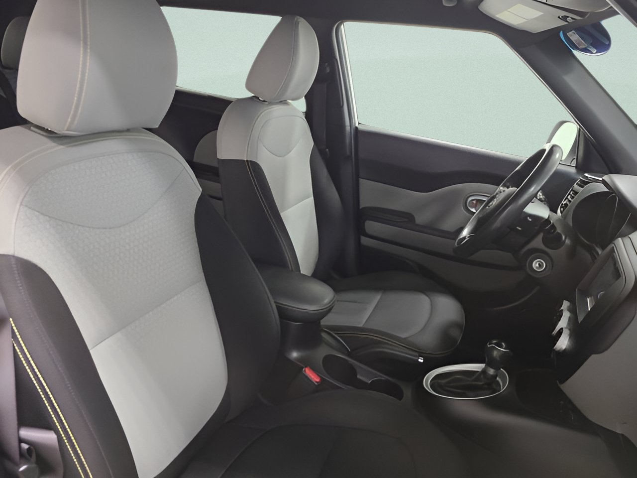 Used 2014 Kia Soul + FWD image 11