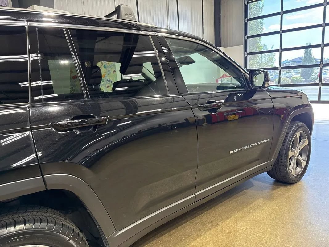 Used 2023 Jeep Grand Cherokee 4WD 4xe image 47