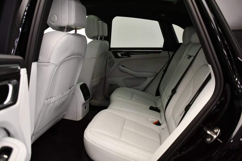Certified 2026 Porsche Macan Turbo AWD/4WD image 45