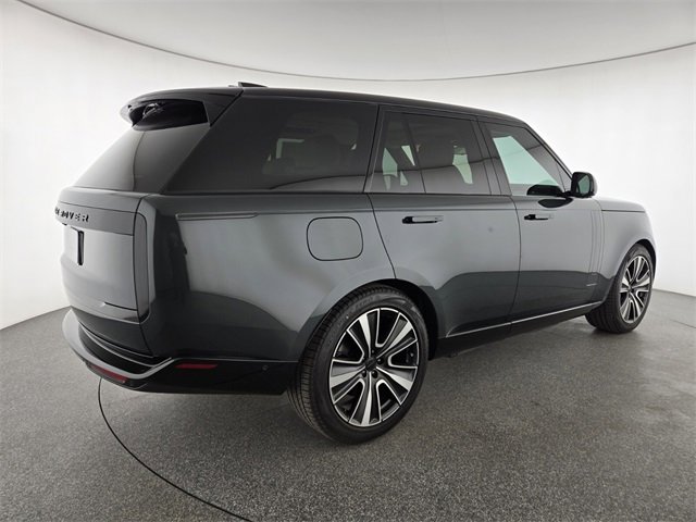 New 2026 Land Rover Range Rover SE image 2