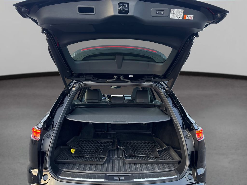 Used 2025 Toyota Crown Signia Limited image 11