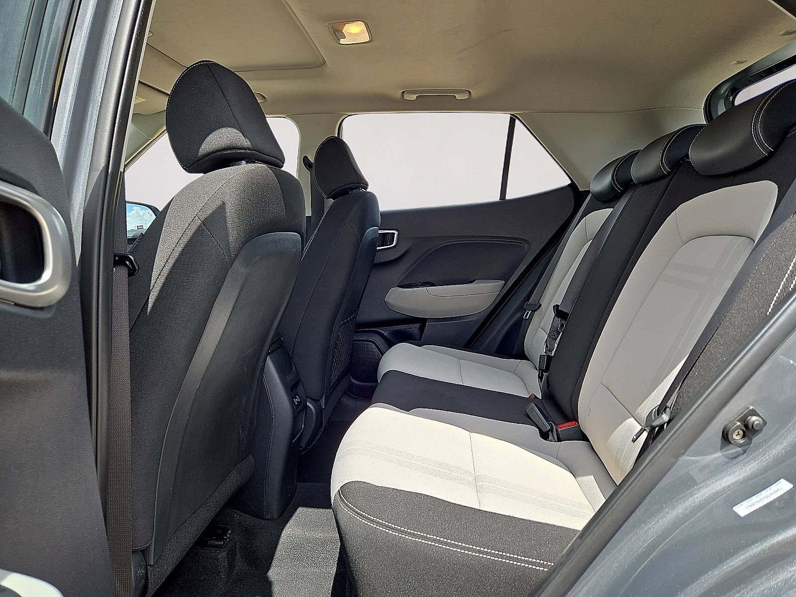 Used 2025 Hyundai Venue SEL FWD image 13