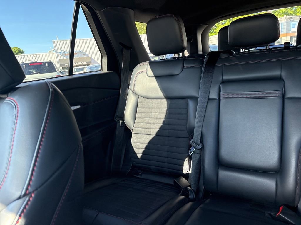 Used 2025 Ford Explorer ST-Line RWD image 12