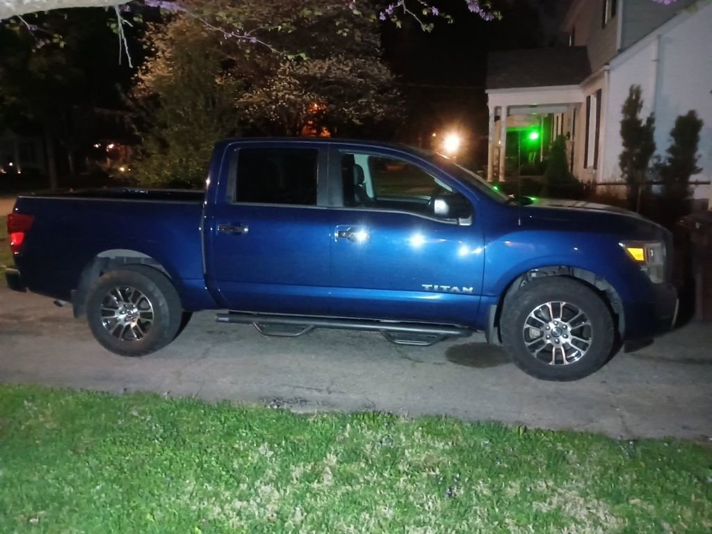 Used 2021 Nissan Titan SV w/ SV Convenience Package image 8