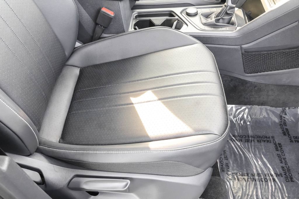 Used 2024 Volkswagen Tiguan SE image 38