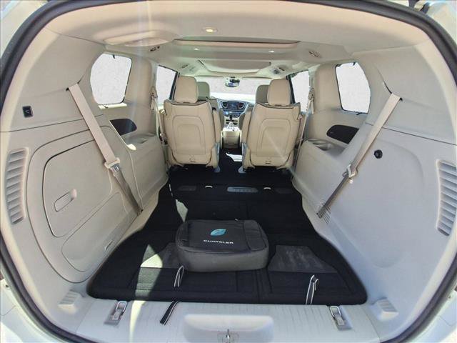 Used 2018 Chrysler Pacifica Limited w/ Advanced Safetytec Group FWD image 6
