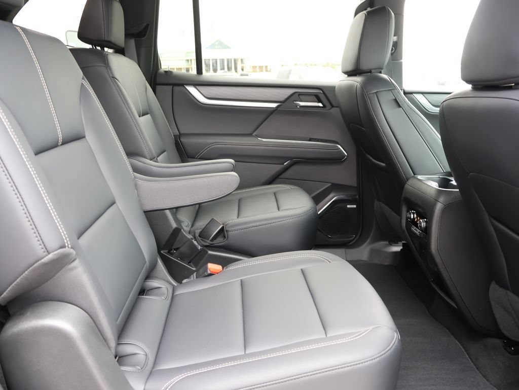 Used 2026 GMC Acadia Elevation w/ Elevation Premium Package AWD/4WD image 12