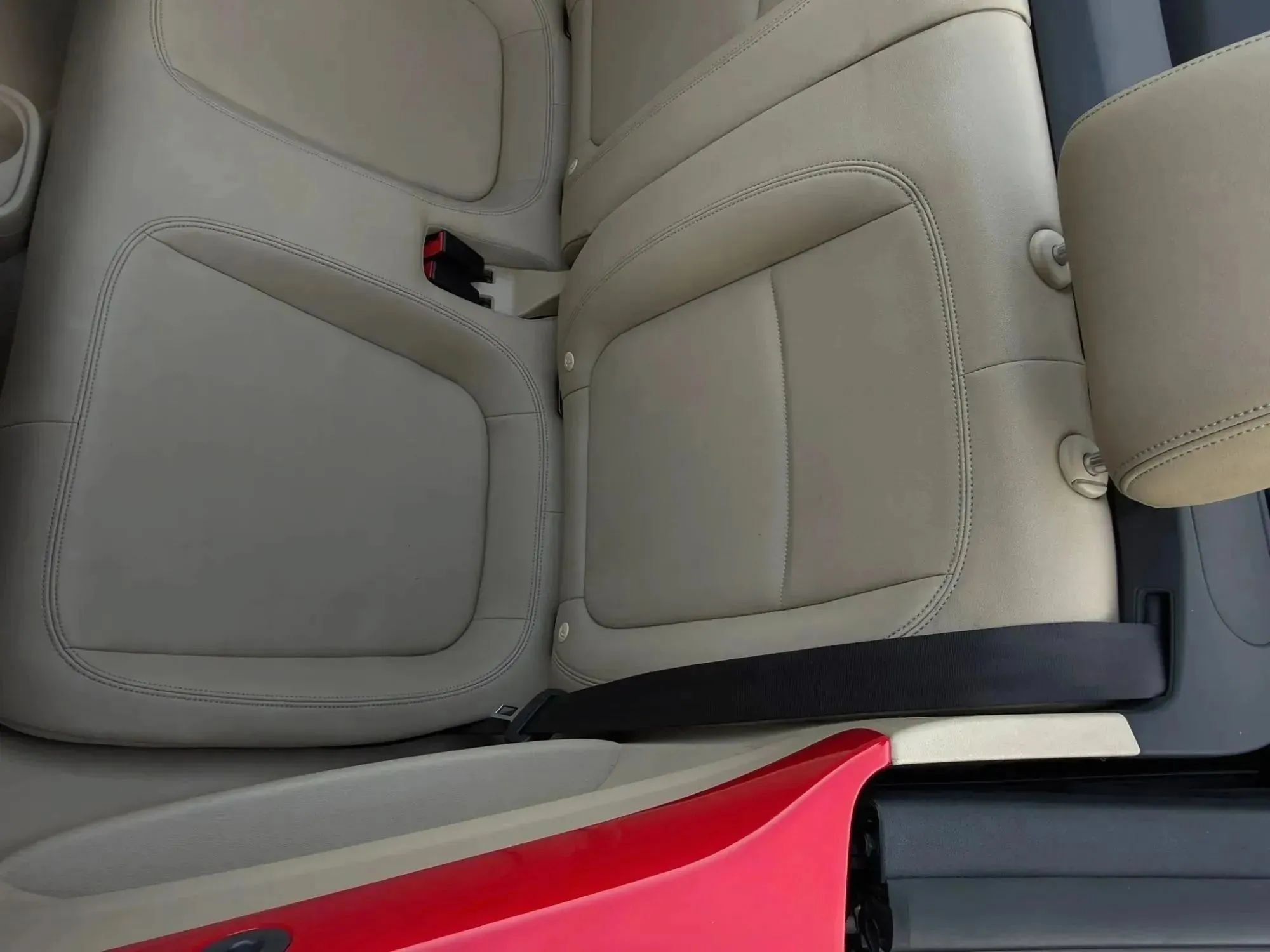 Used 2013 Volkswagen Beetle TDI FWD image 27