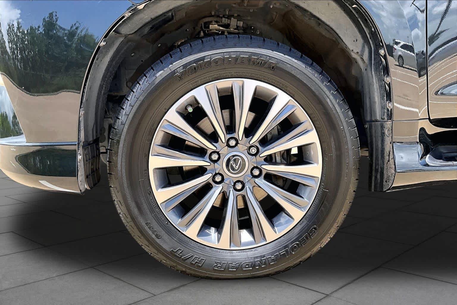 Used 2023 Lexus GX 460 Luxury w/ Accessory Package AWD/4WD image 11