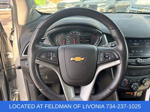 Used 2022 Chevrolet Trax LT w/ LT Convenience Package image 11
