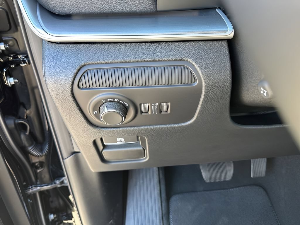 New 2026 Jeep Grand Wagoneer Limited w/ Convenience Group I AWD/4WD image 35