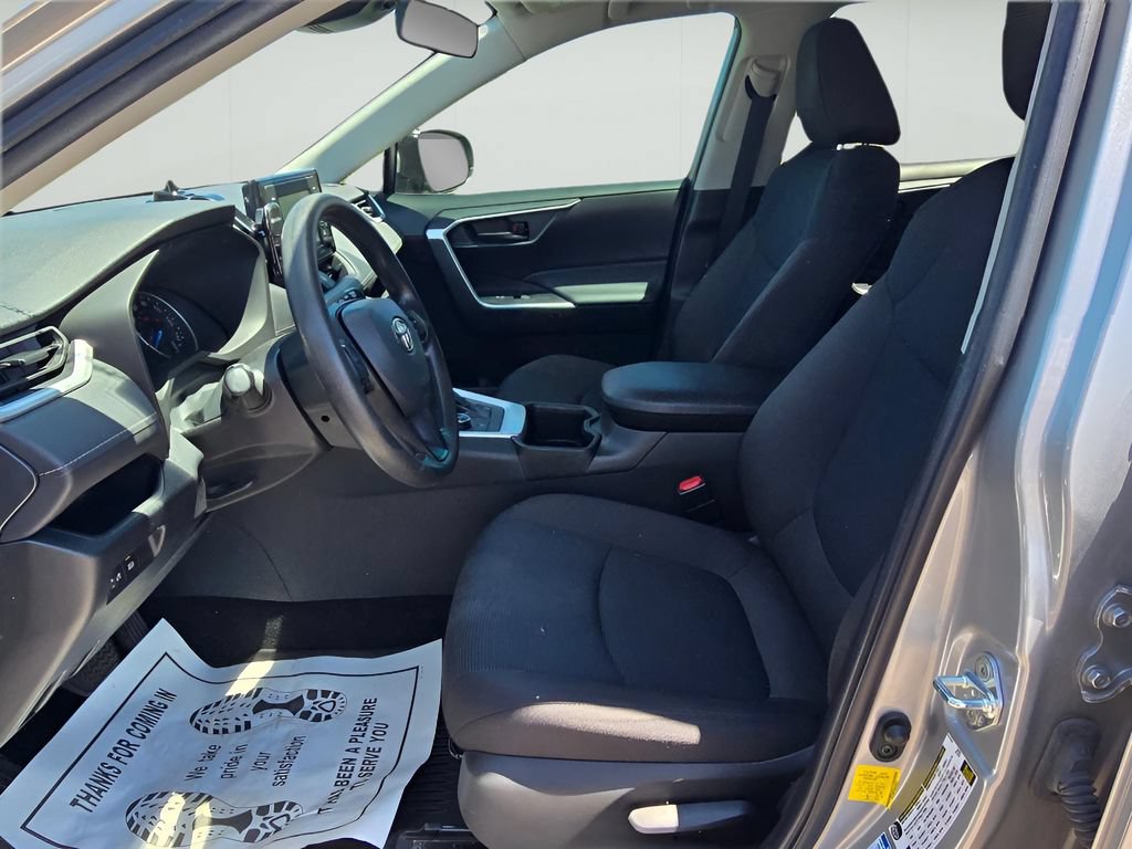 Used 2022 Toyota RAV4 LE AWD/4WD image 21