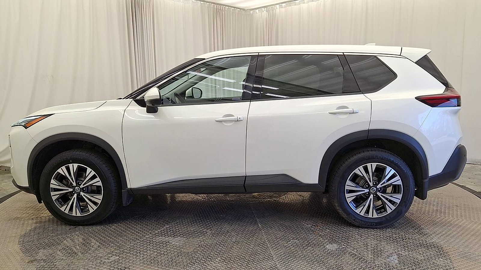 Used 2021 Nissan Rogue SV image 8