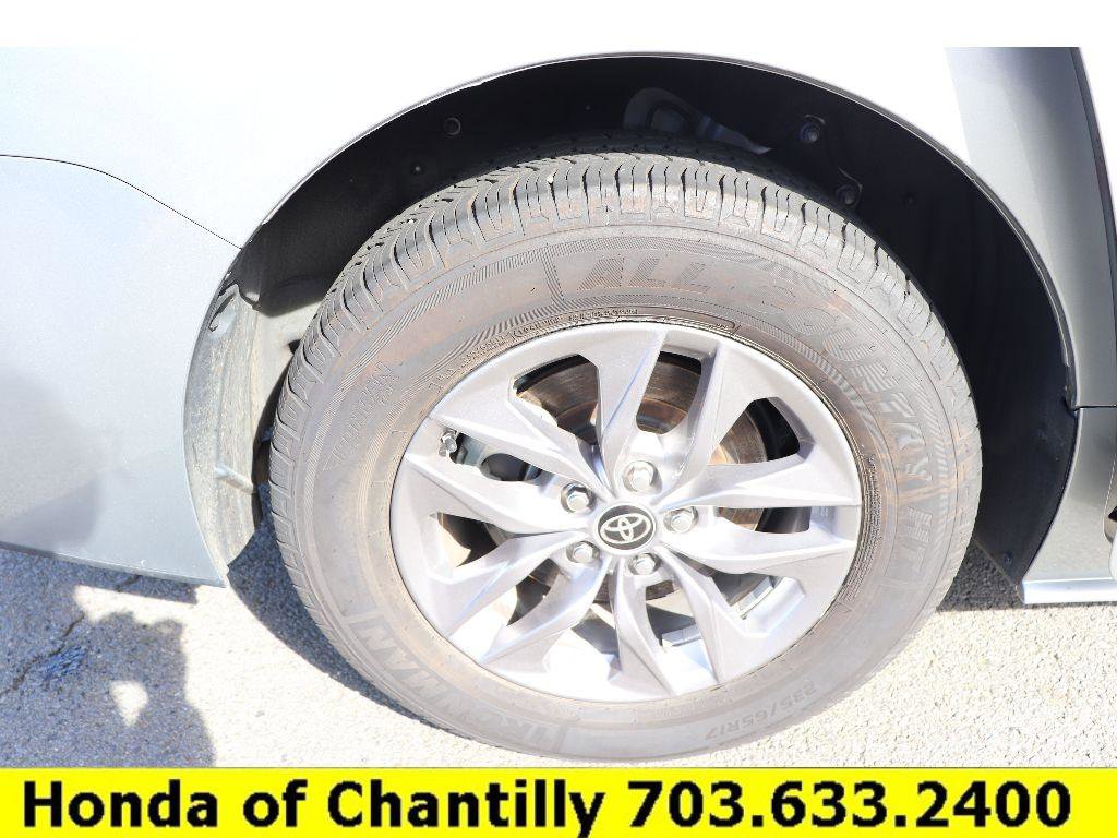 Used 2024 Toyota Sienna XLE image 29