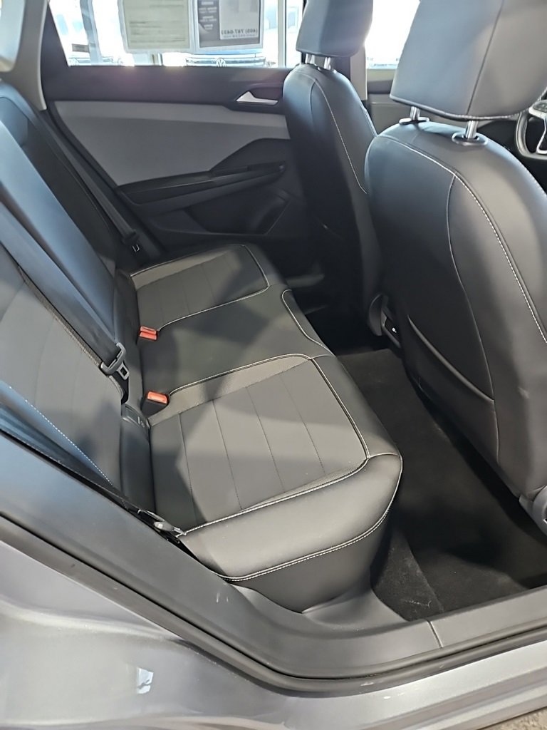 Used 2024 Volkswagen Taos SE image 16