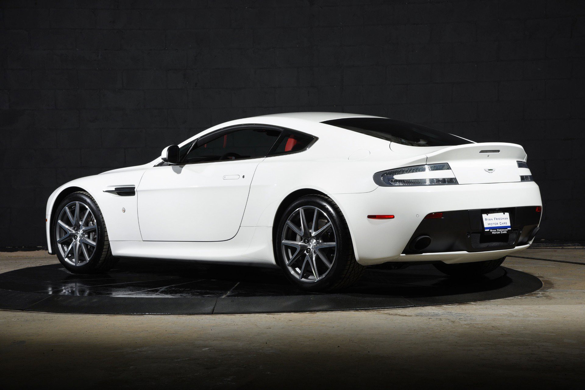 Used 2013 Aston Martin V8 Vantage Coupe image 9