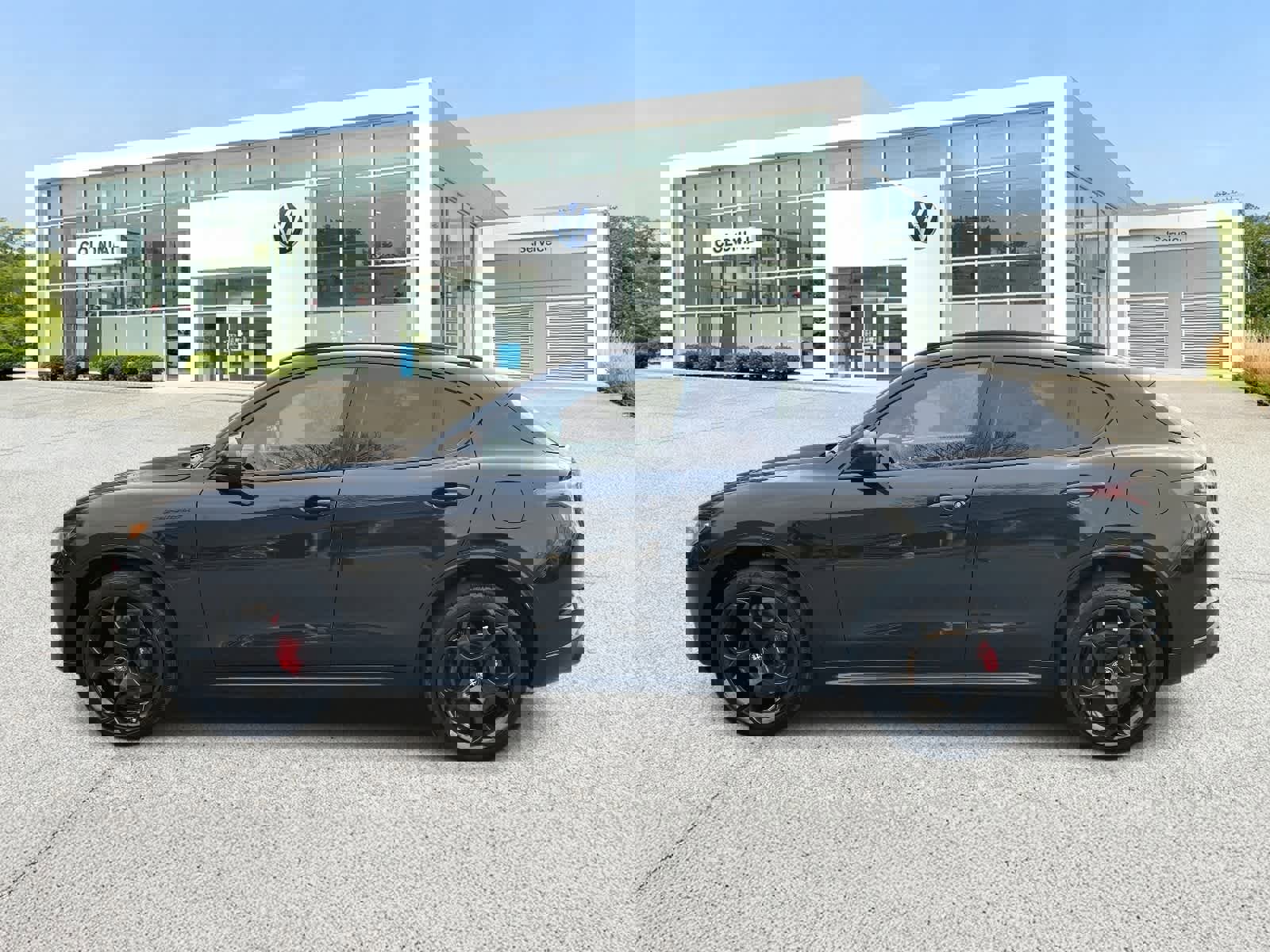 Used 2024 Alfa Romeo Stelvio AWD image 2