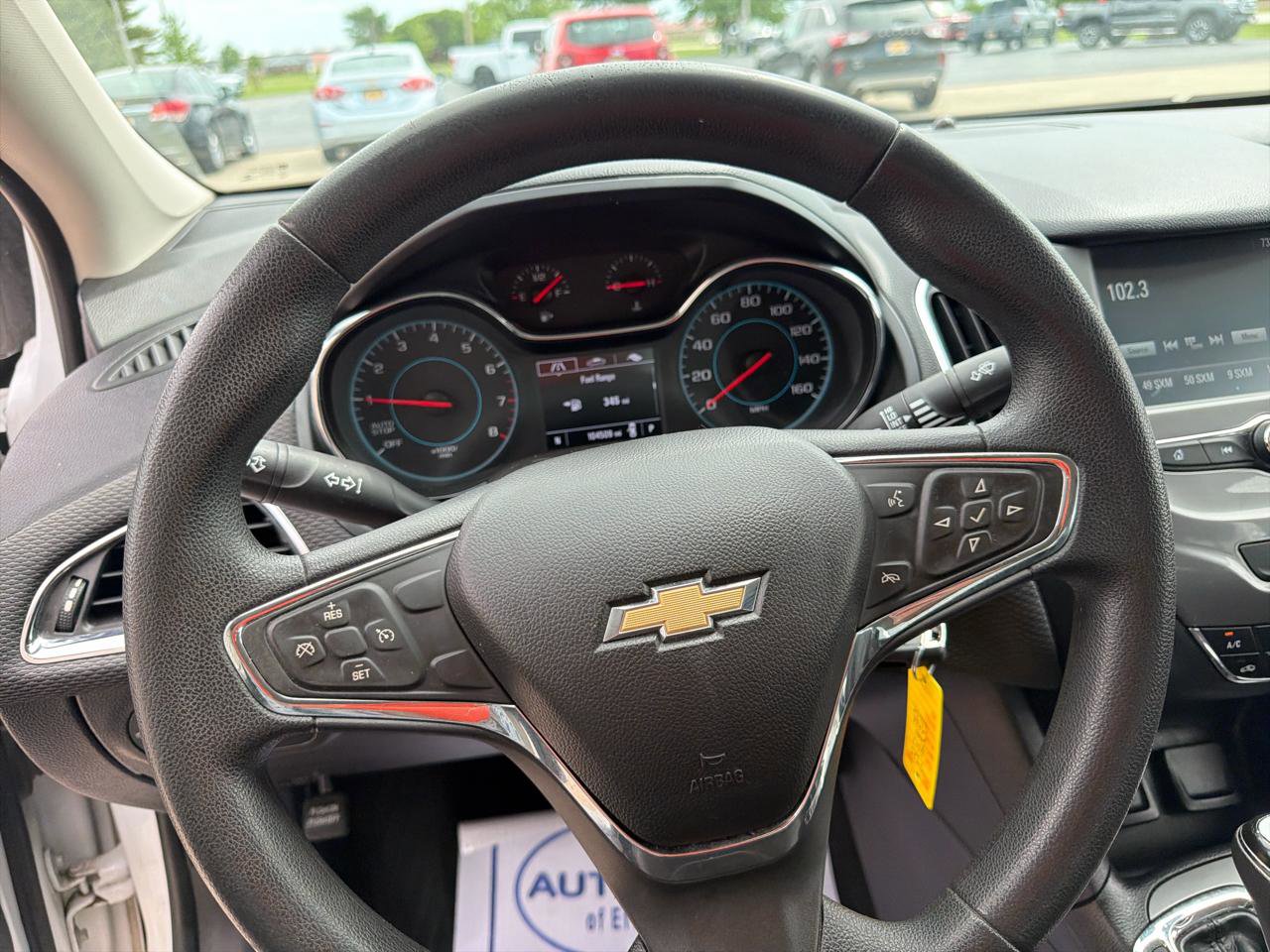 Used 2017 Chevrolet Cruze LT FWD image 13