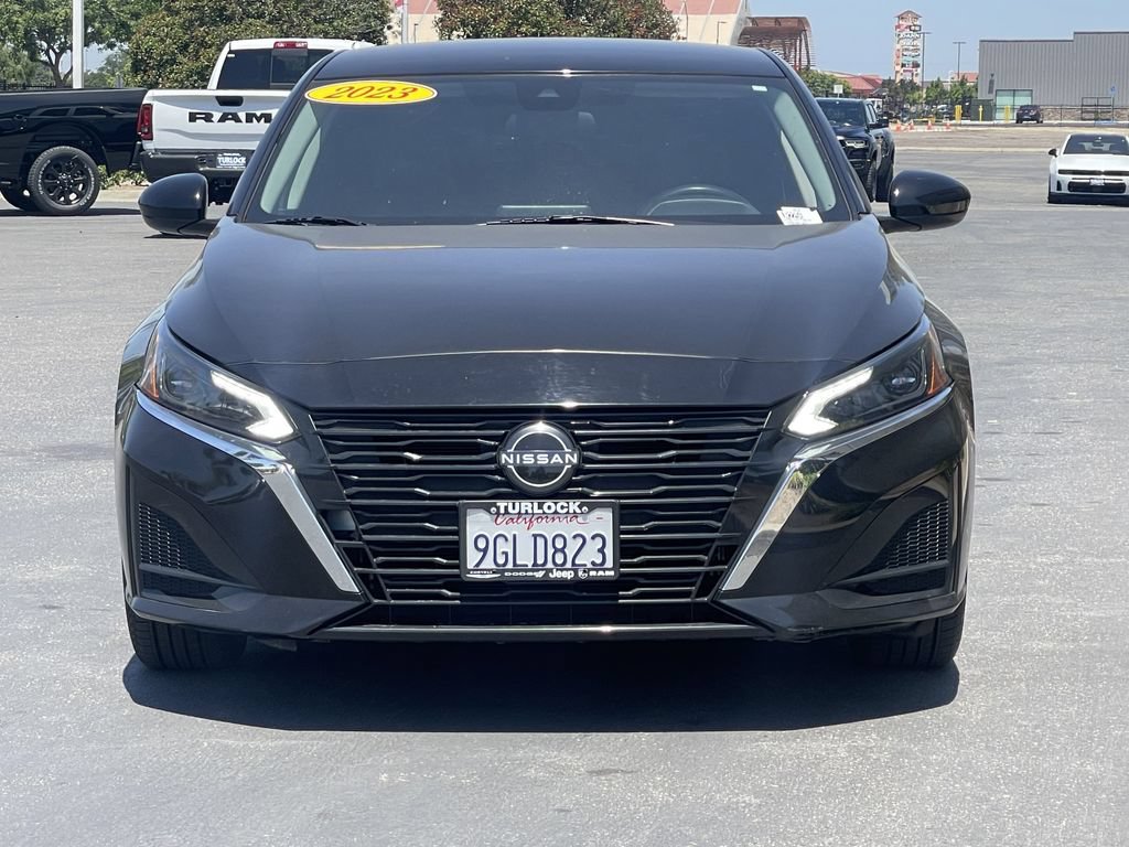 Used 2023 Nissan Altima 2.5 SV FWD image 2