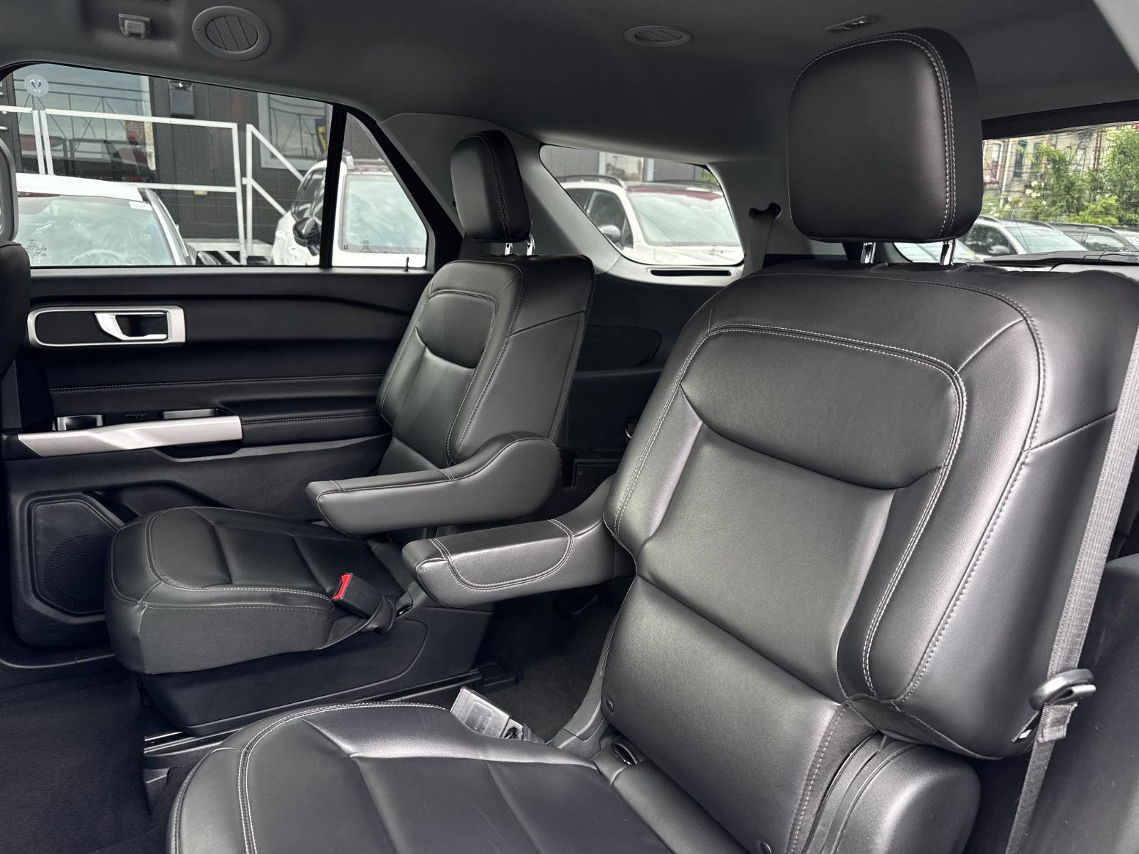 Used 2022 Ford Explorer XLT w/ Equipment Group 202A image 23