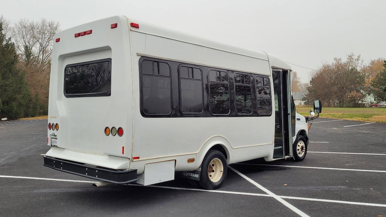 Used 2006 Ford E-450 and Econoline 450 RWD image 4