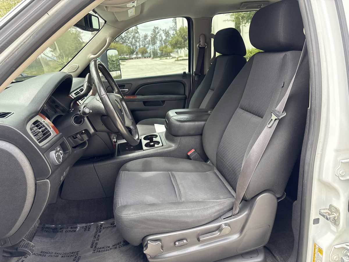 Used 2012 Chevrolet Suburban 2500 LS w/ Convenience Package 1 RWD image 21