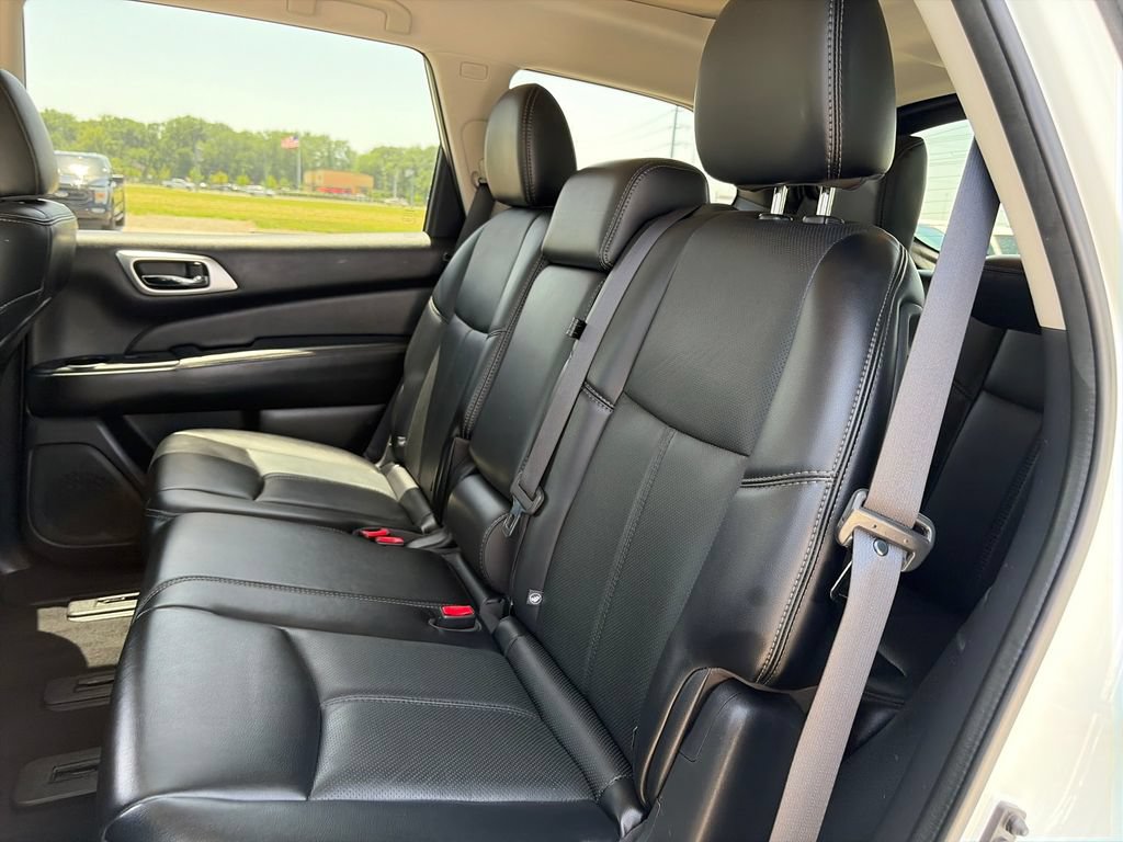 Used 2017 Nissan Pathfinder Platinum w/ Cargo Package AWD/4WD image 30