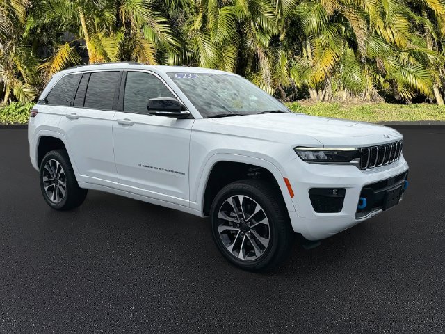 Used 2023 Jeep Grand Cherokee Overland w/ Advanced Protech Group III AWD/4WD image 2