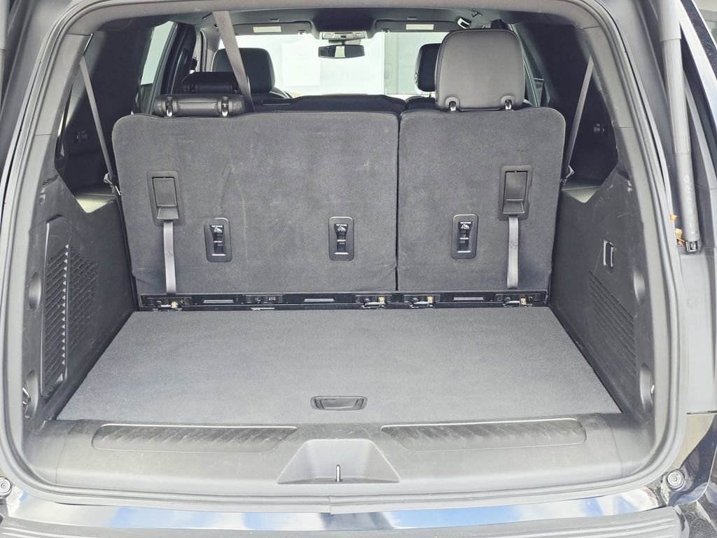 Used 2023 Chevrolet Suburban LT image 6