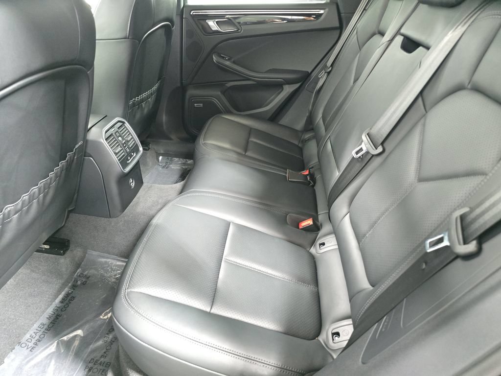 Certified 2026 Porsche Macan AWD/4WD image 24