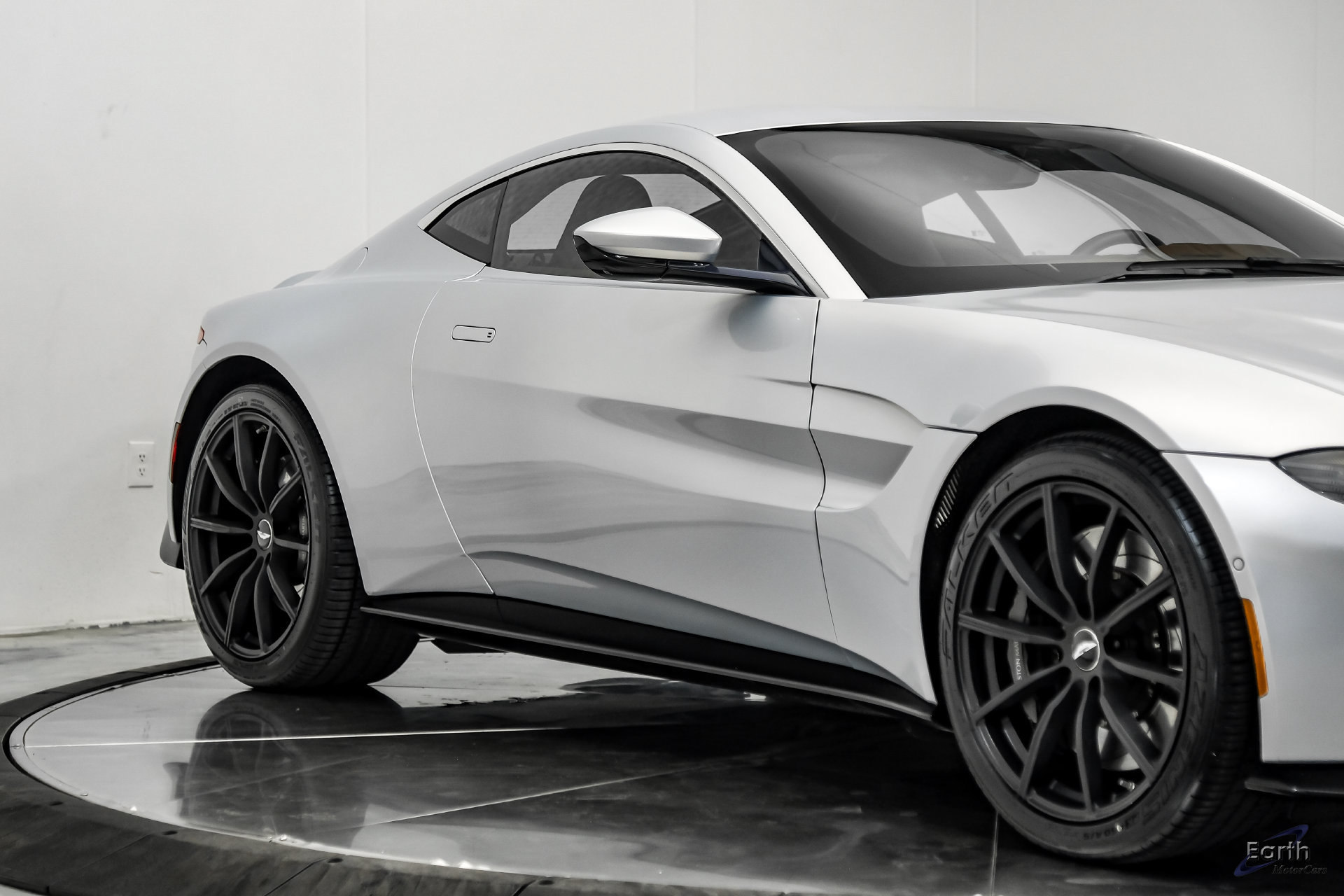 Used 2020 Aston Martin V8 Vantage Coupe RWD image 26