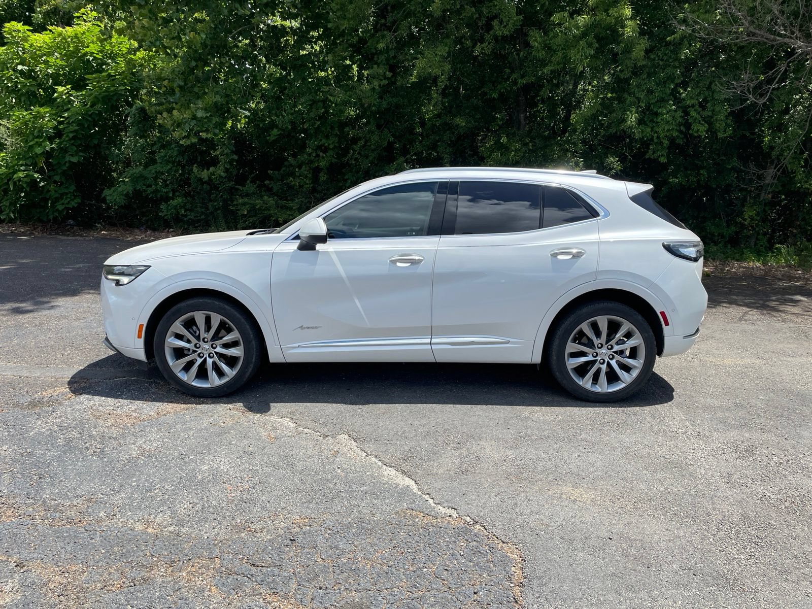 Used 2023 Buick Envision Avenir AWD/4WD image 2