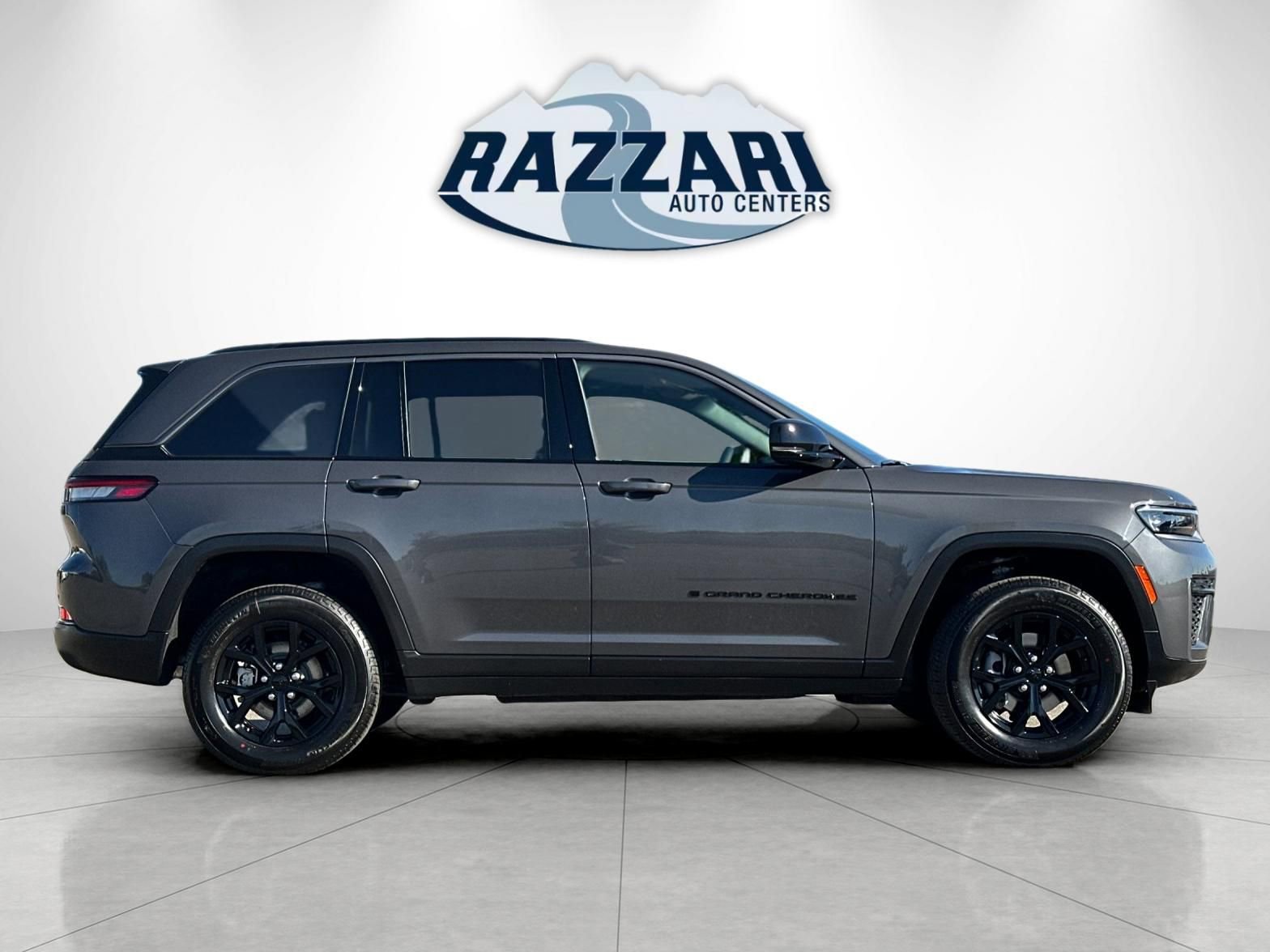 New 2026 Jeep Grand Cherokee Altitude AWD/4WD image 2