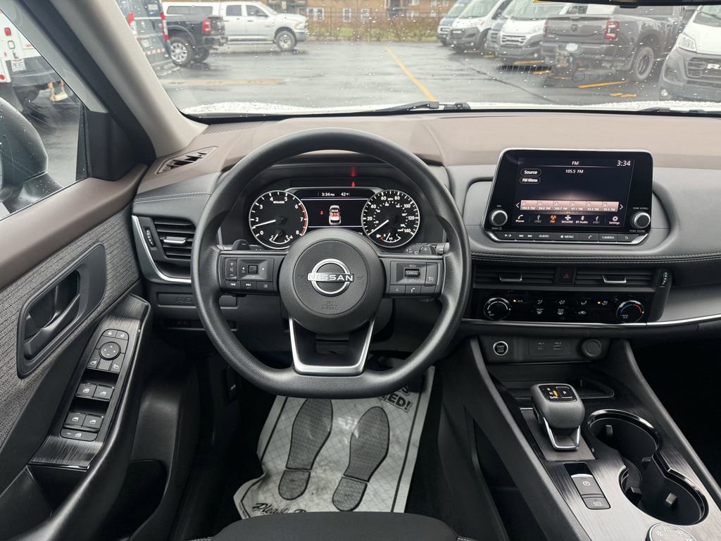 Used 2023 Nissan Rogue S image 14