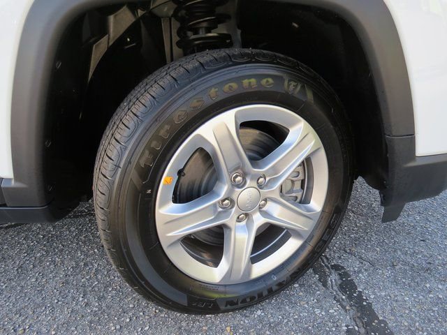 New 2024 Jeep Compass Latitude image 11