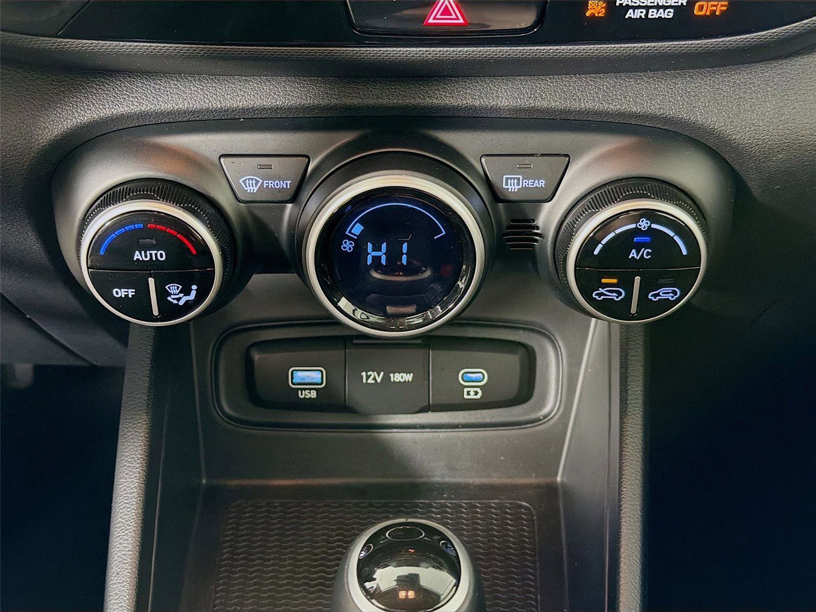 Used 2025 Hyundai Venue SEL FWD image 17