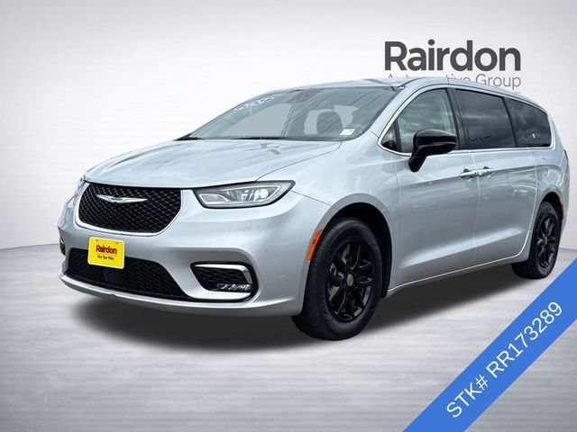 Used 2024 Chrysler Pacifica Touring-L FWD image 3