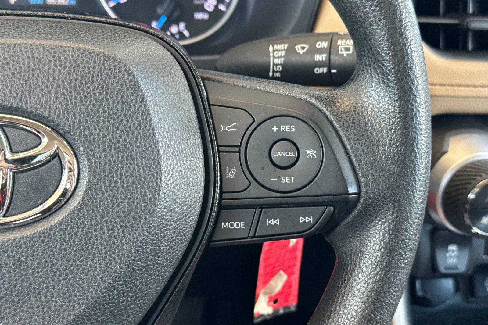 Certified 2021 Toyota RAV4 LE AWD/4WD image 29