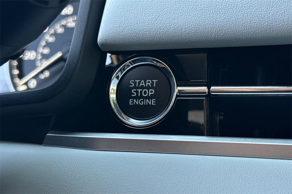 New 2025 Mitsubishi Outlander SE image 22