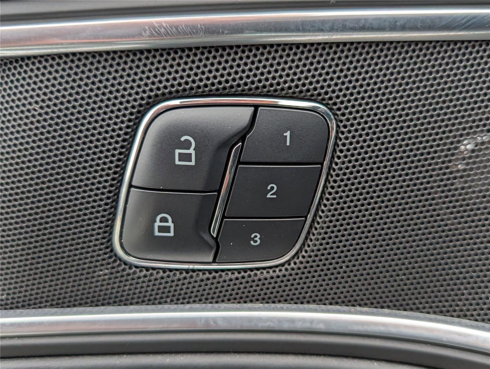 Used 2017 Ford Explorer Platinum image 22