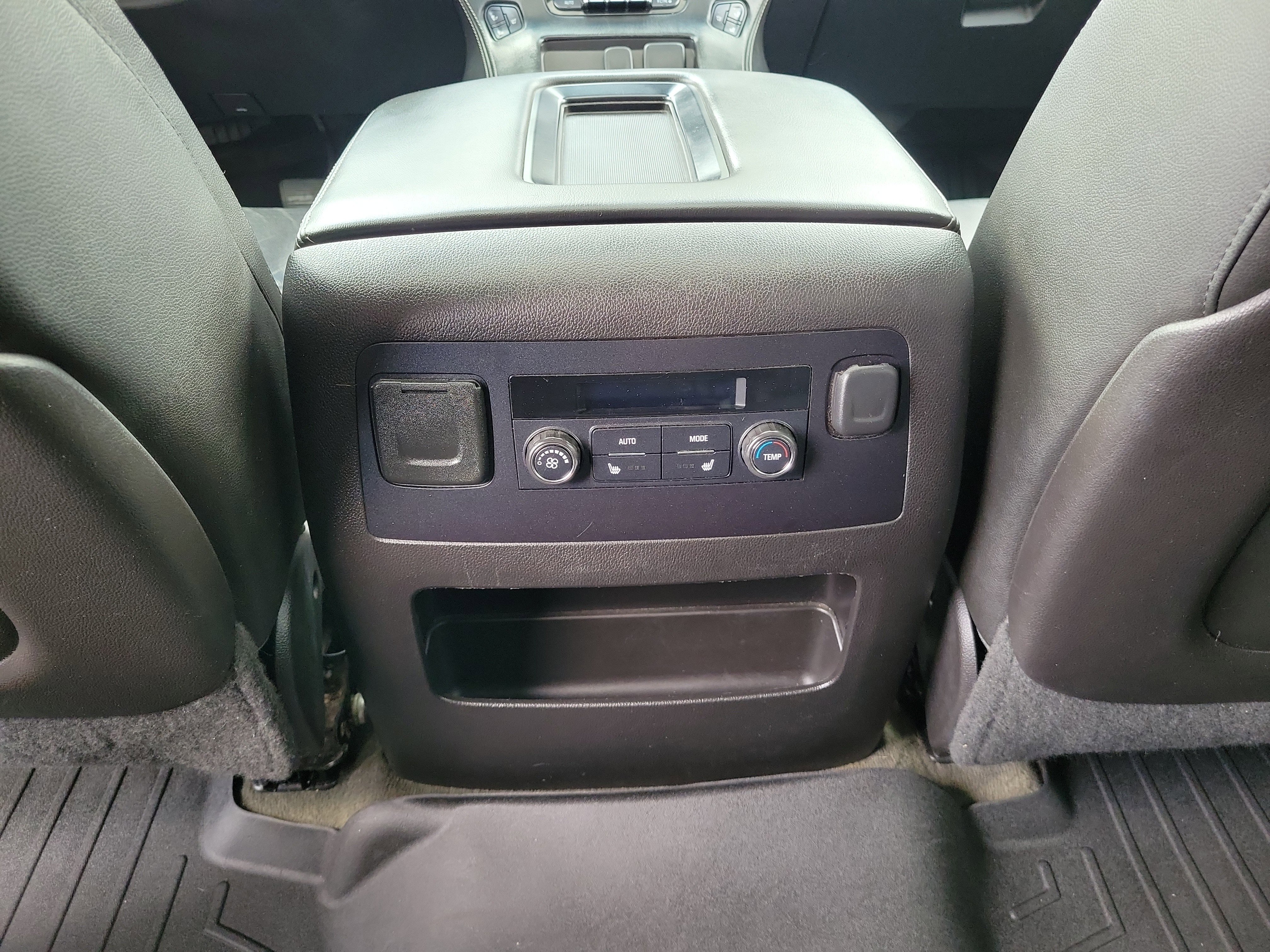 Used 2015 GMC Yukon SLT image 12