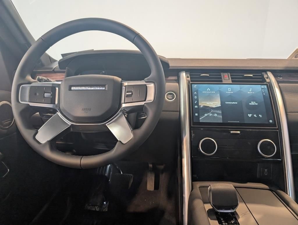 New 2026 Land Rover Discovery S image 13