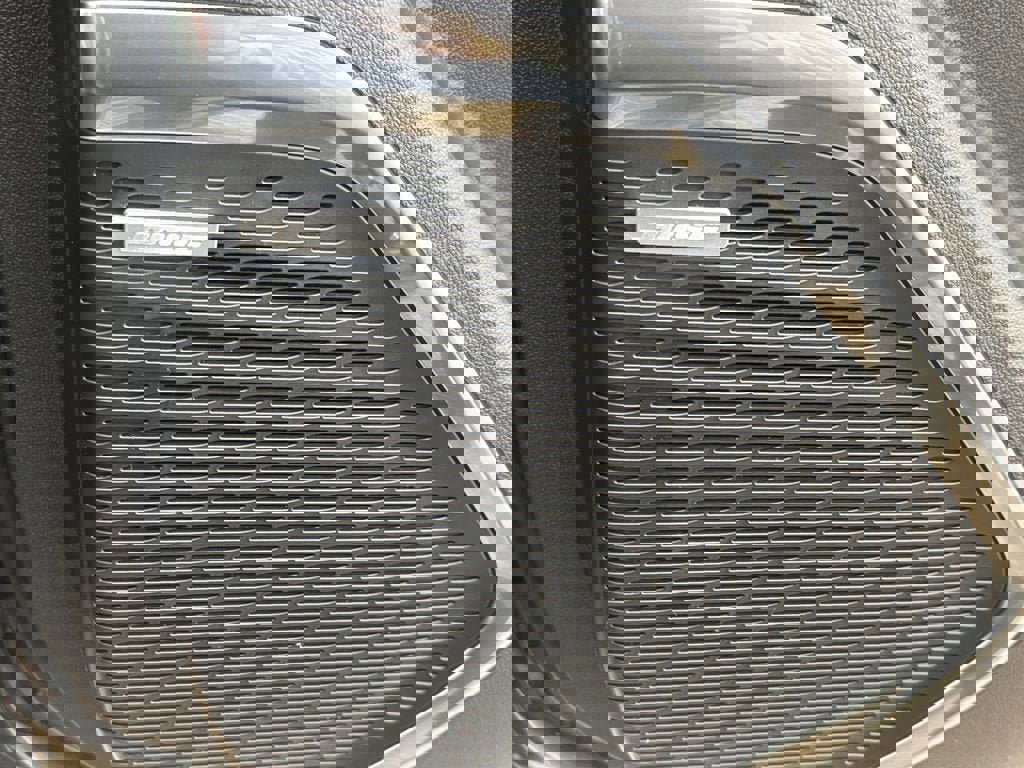 Used 2025 Chevrolet Traverse RS image 16