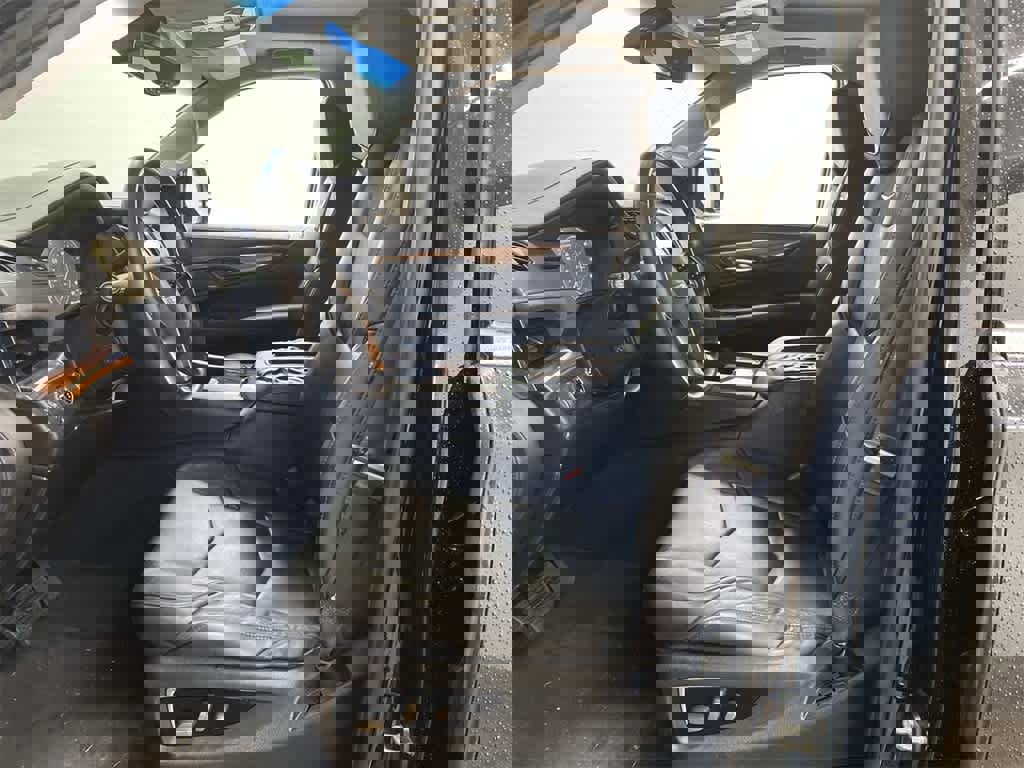 Used 2015 Cadillac Escalade Luxury image 13