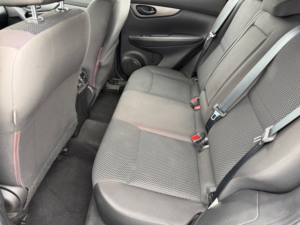 Used 2019 Nissan Rogue Sport S image 11