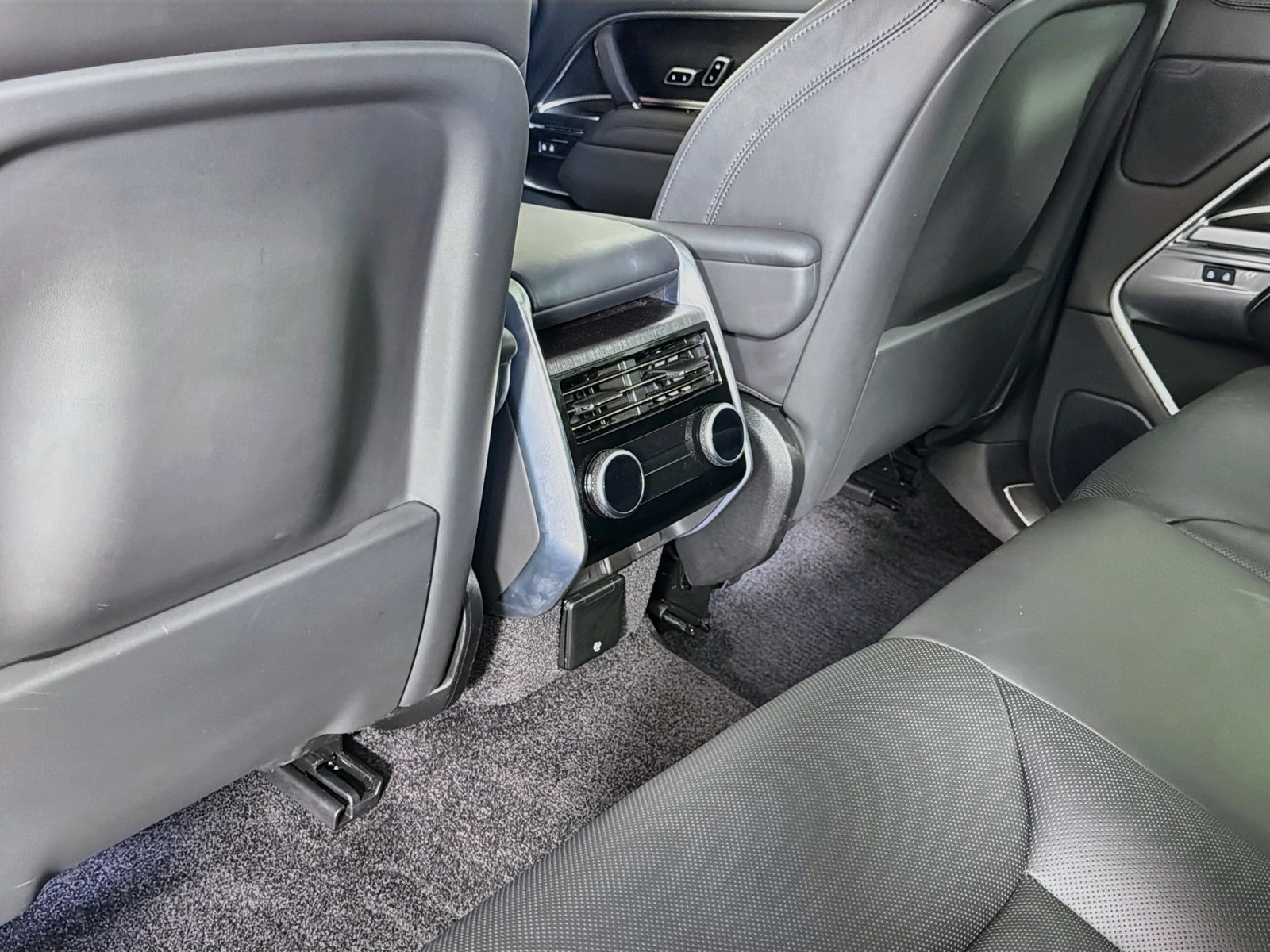 Certified 2025 Land Rover Range Rover SE AWD/4WD image 28
