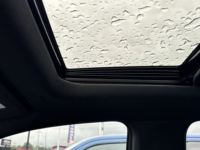 Used 2024 Chevrolet Colorado ZR2 w/ Technology Package AWD/4WD image 17
