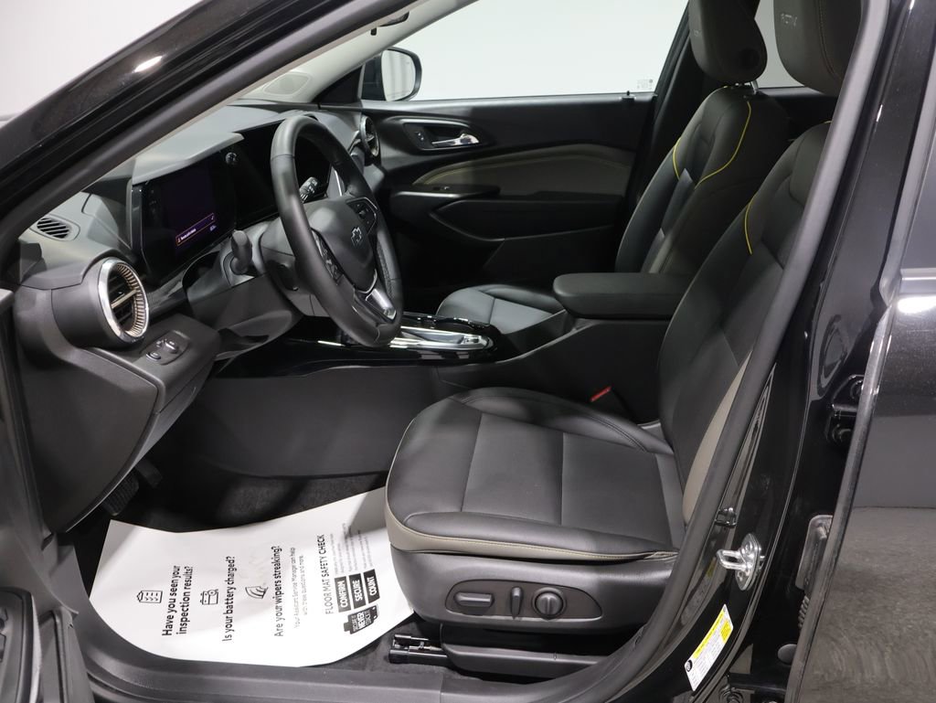 Used 2025 Chevrolet Trax ACTIV w/ Driver Confidence Package image 10
