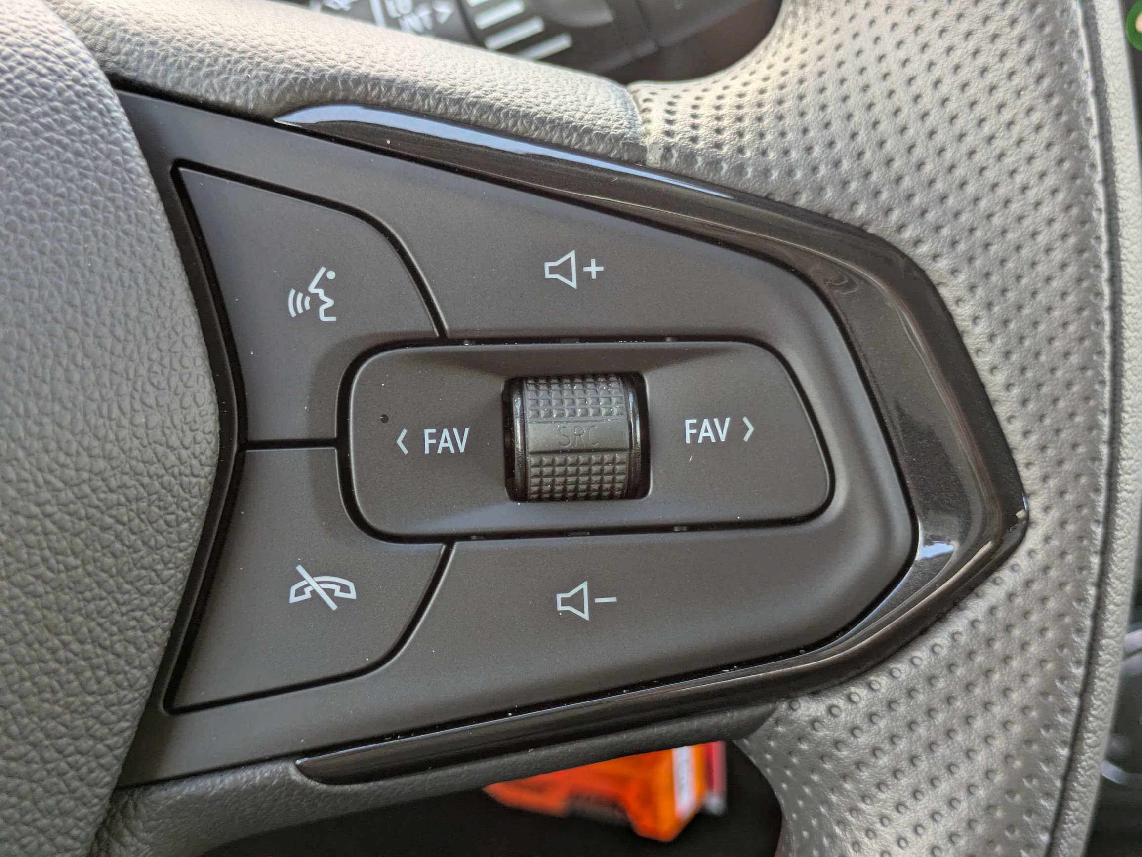 New 2026 Chevrolet Trax LS w/ LS Convenience Package FWD image 16