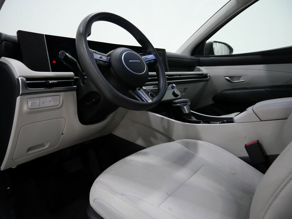Used 2025 Hyundai Tucson SEL FWD image 11